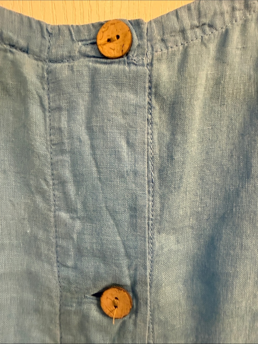 C&C California Sky Blue Linen Short Sleeve with Back Button Detail - Picture 8 of 10